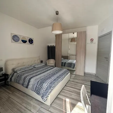 Sleep And Go Apartment