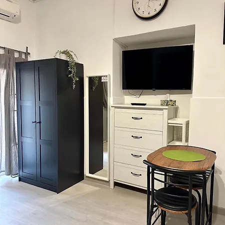 Sleep And Go Apartment